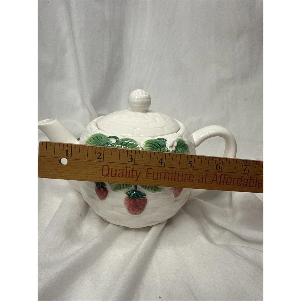 Otagiri Strawberry Teapot Mary Ann Baker Basket Weave Design 4 Cup Cottagecore